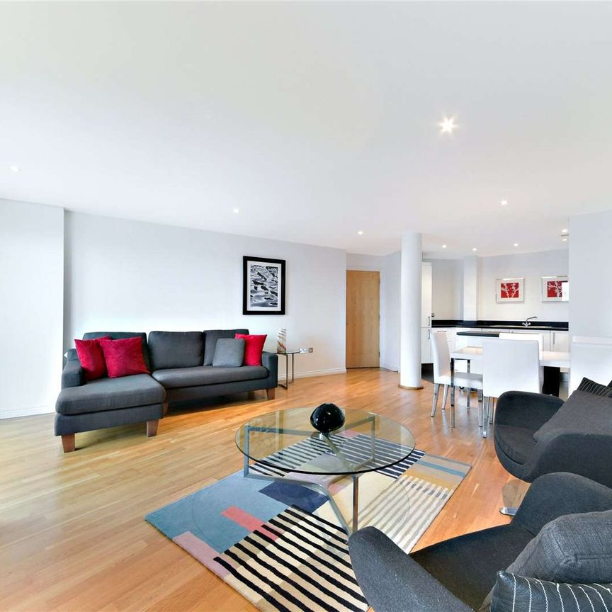 A light and bright two bedroom apartment on Nine Elms. - Photo 1