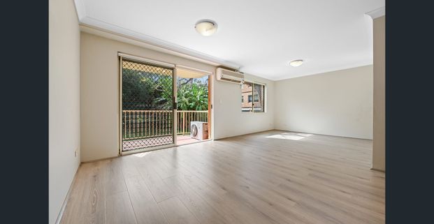 Bright, Modern & Perfectly Located Three Bedroom! - Photo 1