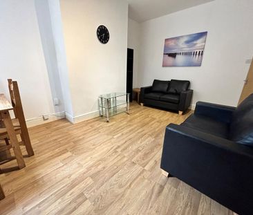 3 bedroom terraced house to rent - Photo 5