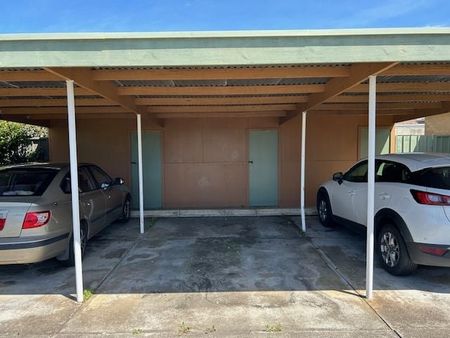 FRSHLY RENOVATED UNIT IN WELL MAINTAINED COMPLEX - Photo 3