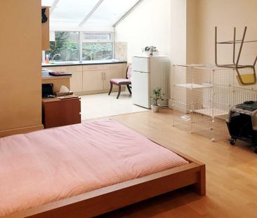 Studio to rent - Photo 1