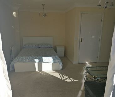 Room in a Shared House, The Pavilions, BS4 - Photo 4