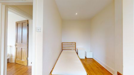 3 bedroom property to let - Photo 2