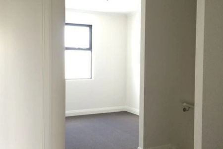 STUNNING TOWNHOUSE IN PRIME LOCATION - EMBRACE THE "CAFE LIFESTYLE" - Photo 2