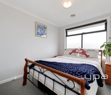 Easy Living! - Photo 1