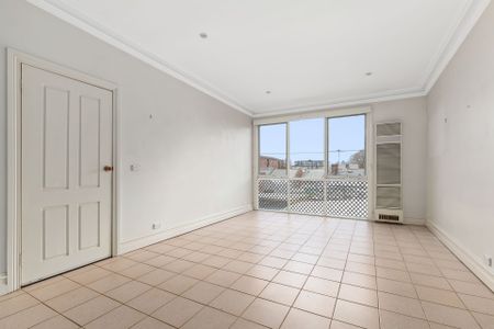 Prime Location - Photo 4