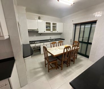 Apartamento T4 (5 assoalhadas) no centro da Moita - Photo 1