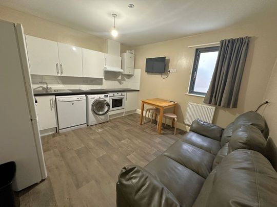 3 Bed Flat, Marsh Street, BS1 - Photo 1