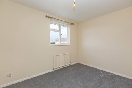 4 bedroom detached house to rent - Photo 3