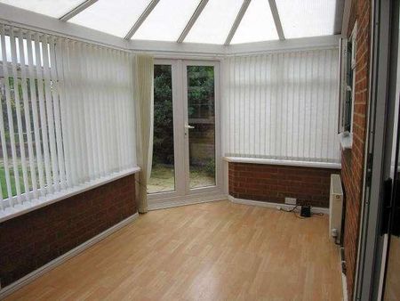 Ashley Gardens, Hailsham, East Sussex, BN27 - Photo 2