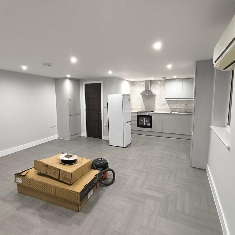 5 bedroom semi-detached house to rent - Photo 1