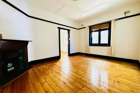 Spacious 2-Bedroom Semi with Private Yard & Parking**1st Open Inspection Saturday from 10.30-10.45 am (No prior access)** - Photo 2