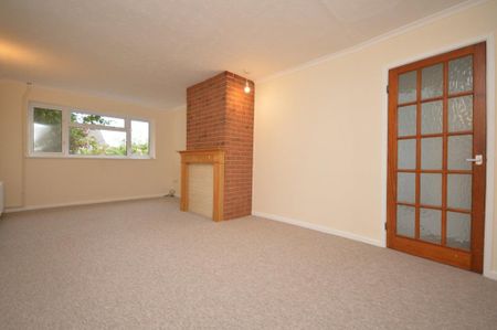 2 bedroom detached bungalow to rent - Photo 2