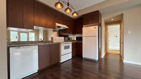 For Lease - 15949 Bayview Avenue, Aurora, Ontario - Photo 4