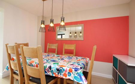 A five bedroom STUDENT house offered on a furnished basis. Available in July, close to UWE. Bills not included. - Photo 3
