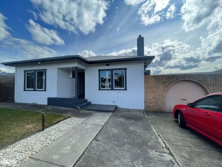 Newly Renovated Home in the Heart of Glenorchy - Photo 4