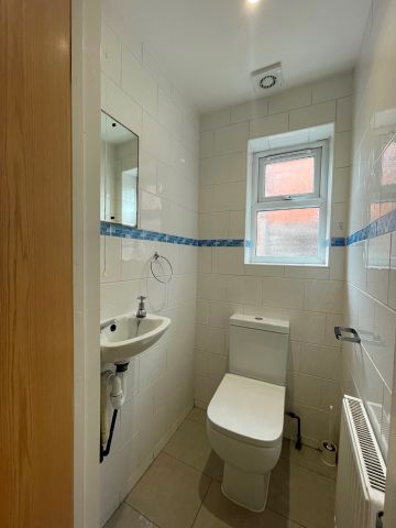 6 Bed Terraced House, Blenheim Road, RG1 - Photo 3