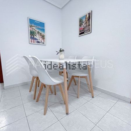 Alquiler de piso en Calle Joaquín Chapaprieta - Photo 1