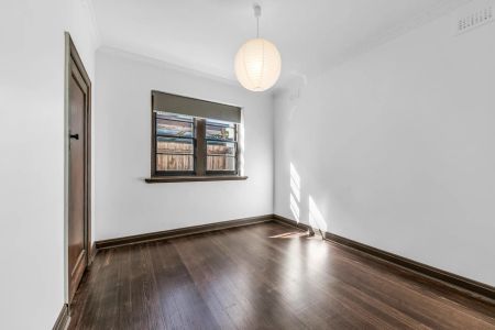 Timeless Art Deco Charm Meets Modern Luxury in Windsor - Photo 3