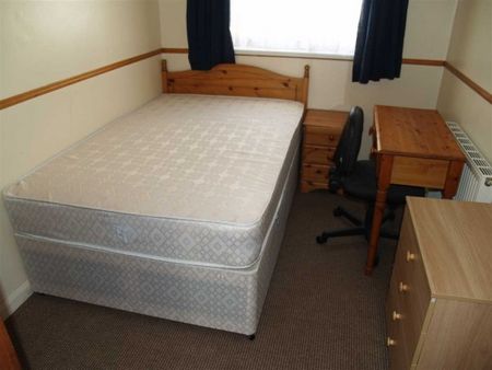 4 Bed - Clifton Place, Plymouth - Photo 3