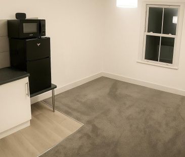 Studio to rent - Photo 2