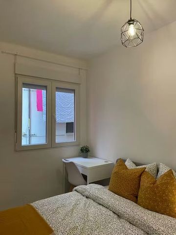 Carrer d'Almoines, Valencia, Valencian Community 46018 - Foto 2