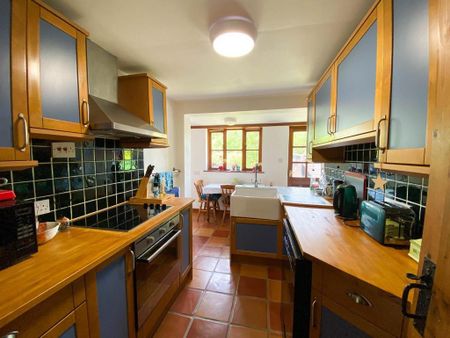 3 bedroom semi-detached house to rent - Photo 2