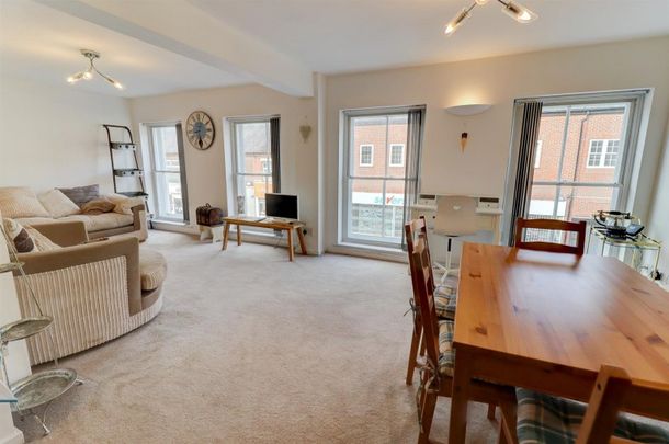 2 BED Flat To rent - Photo 1