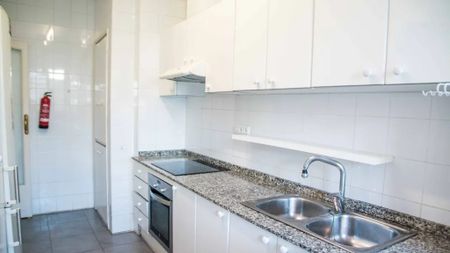 Calle Castellón, Valencia, Valencian Community 46004 - Photo 3