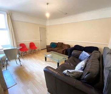 4 bedroom terraced house to rent - Photo 1