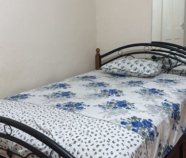 Room in a Shared House, London, CR0 - Photo 3