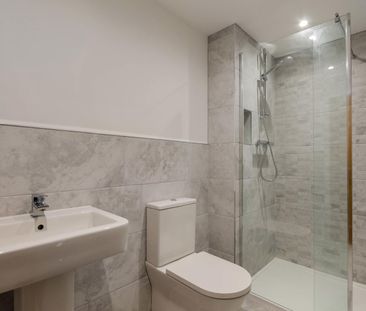 4 bedroom semi-detached house to rent - Photo 5