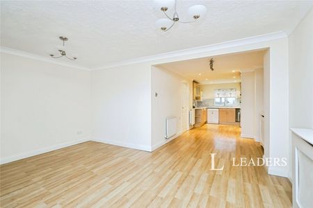 4 bedroom house to rent Bermuda Place, Eastbourne, East Sussex, BN23 - Photo 3