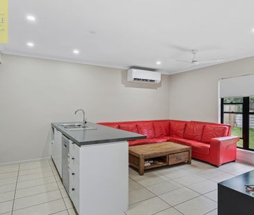 Beautiful Double-Storey Home Available for Lease in Richlands - Photo 2