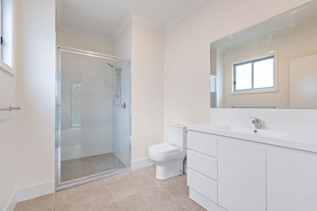 Amazing townhouse ready to be your new home - Photo 2