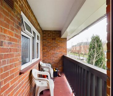 2 bedroom maisonette to rent - Photo 1