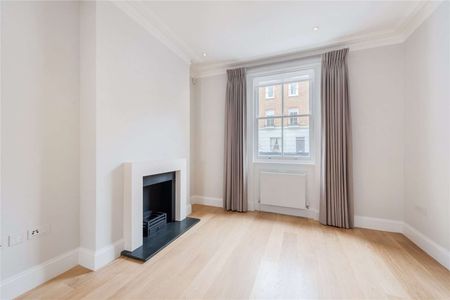 Beautifully finished throughout, this three bedroom townhouse is tucked away in a quiet Chelsea square. - Photo 4