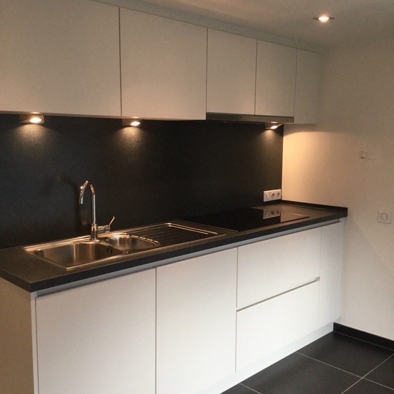 - Sint-Niklaas – Souterrain appartement met 1slaapkamer in hart van de Ballonstad - Photo 1