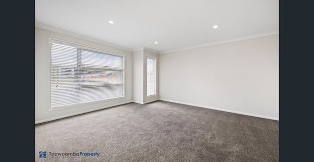 Sophisticated and spacious. Beautifully presented contemporary family home, what an opportunity! - Photo 1