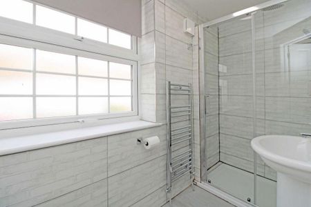 4 bedroom flat to rent - Photo 5