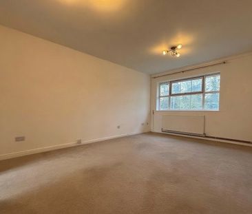 Chesford Grove, Stratford-upon-Avon, CV37 - Photo 4