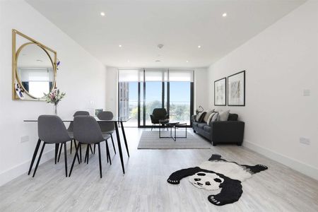 Sandown House High Street, Staines-Upon-Thames, TW18 - Photo 2