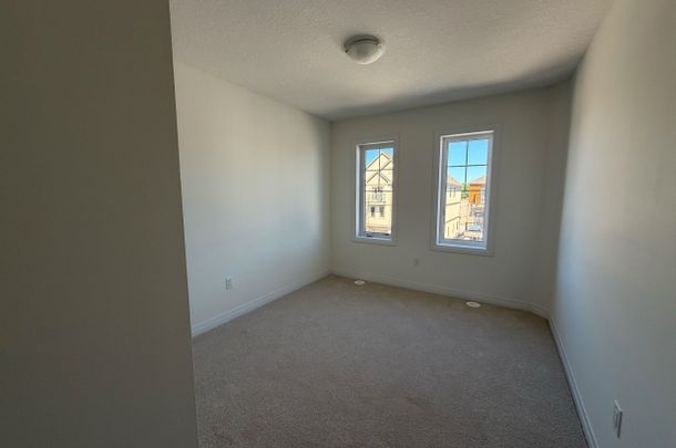 For Lease - 29 Pogie Drive, Welland, Ontario - Photo 1