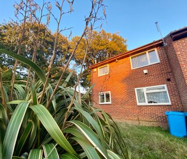 Bearwood, Bournemouth - Photo 3