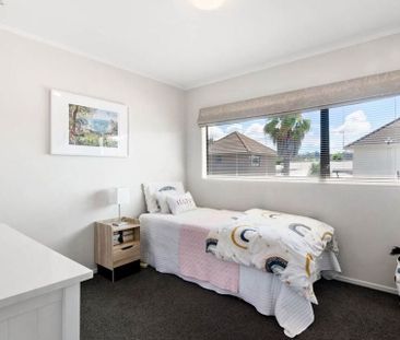 Family-Friendly Birkdale Townhouse with Sunny Gard - Photo 1