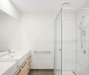 SPACIOUS 2 BEDROOM 2 BATHROOM APARTMENT WITH LARGE BALCONY - Photo 4