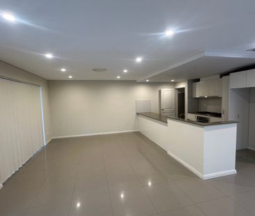 THREE BEDROOMS TOWNHOUSE PLUS A STUDY - Photo 2