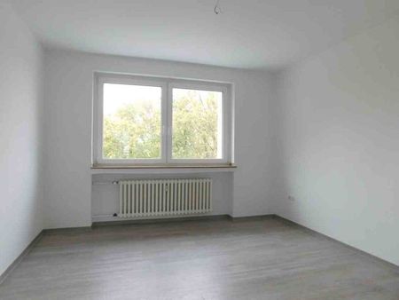 Sanierte Familienwohnung mit großzügigem Balkon! - Foto 2