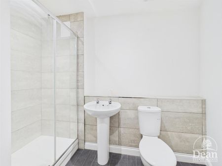 High Street, Cinderford - Photo 4