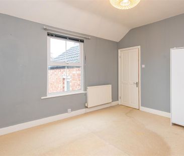 3 bed House - Mid Terrace To Let - Photo 4